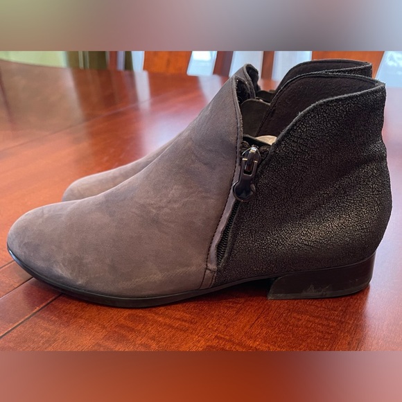 Munro Shoes - Munro Averee Gray Suede Ankle Boots Size 10W Double Zip